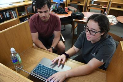 Two students doing undergraduate research at ֻ̳, a military college in Virginia.